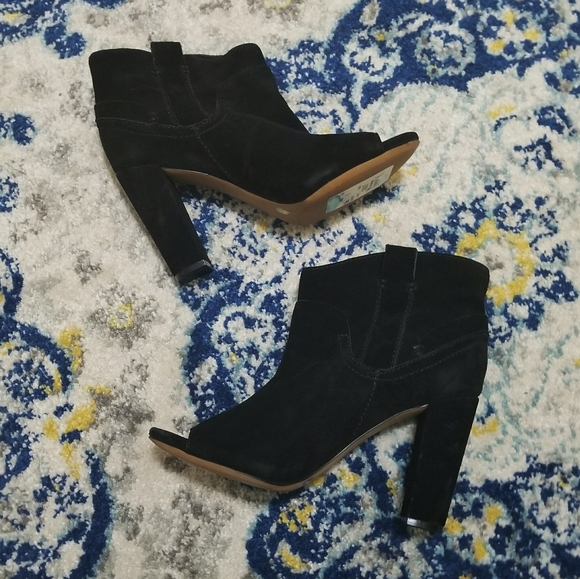 Vince Camuto Camey Peep Toe Boot Black Suede 9 - Picture 2 of 8
